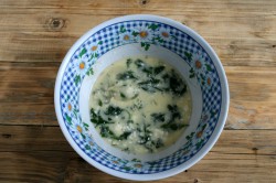 Лаваш с творогом и яйцом на сковороде