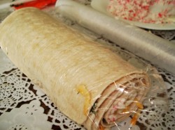 Лавашный рулет с семгой Трёхслойный - шаг 4