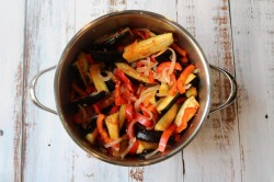 Лечо из баклажанов с помидорами и перцем на зиму - шаг 6