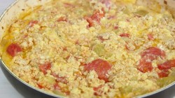 Лечо из перца и помидор с яйцом и фаршем