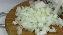 Лечо из перца и помидор с яйцом и фаршем