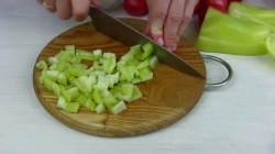 Лечо из перца и помидор с яйцом и фаршем