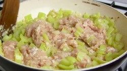 Лечо из перца и помидор с яйцом и фаршем