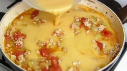 Лечо из перца и помидор с яйцом и фаршем