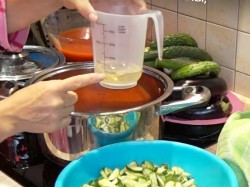 название картинки Лечо огуречное с помидорами на зиму