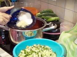 название картинки Лечо огуречное с помидорами на зиму