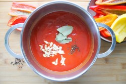 название картинки Лечо из болгарского перца с томатной пастой на зиму