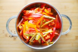 название картинки Лечо из болгарского перца с томатной пастой на зиму