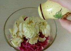 название картинки Легкий салат из брюквы и курицы