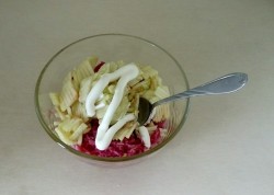 название картинки Легкий салат из брюквы и курицы