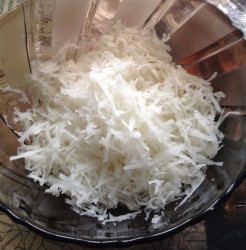 название картинки Легкий витаминный салатик из редьки и капусты