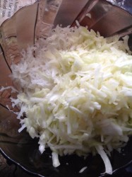 название картинки Легкий витаминный салатик из редьки и капусты