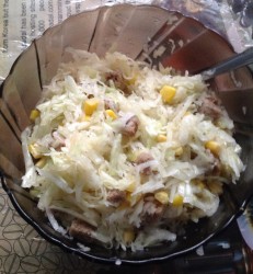 название картинки Легкий витаминный салатик из редьки и капусты