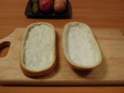 название картинки Ленивая пицца с копченой колбасой и маринованными огурцами