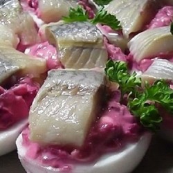 Ленивая шуба с яйцом и селедкой