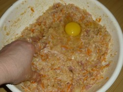 название картинки Ленивые голубцы с рисом капустой и фаршем в кастрюле