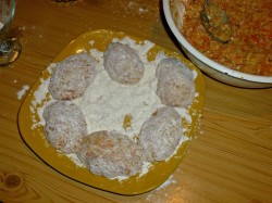 название картинки Ленивые голубцы с рисом капустой и фаршем в кастрюле