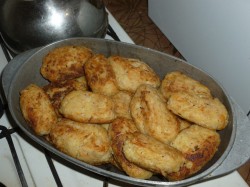 название картинки Ленивые голубцы с рисом капустой и фаршем в кастрюле