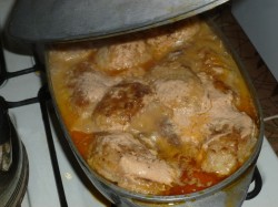 название картинки Ленивые голубцы с рисом капустой и фаршем в кастрюле