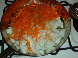 название картинки Ленивые голубцы с рисом капустой и фаршем в кастрюле