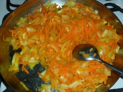 название картинки Ленивые голубцы с рисом капустой и фаршем в кастрюле