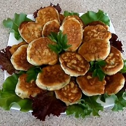 Ленивые пирожки с яйцом и луком на кефире