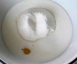 название картинки Лепешки с сыром и зеленью на сковороде