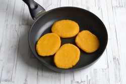 Лепешки из кукурузной муки на сковороде без глютена