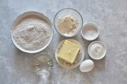 Лепешки из ржаной муки - шаг 1 Лепешки из ржаной муки - шаг 1