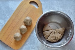 Лепешки из ржаной муки - шаг 4 Лепешки из ржаной муки - шаг 4