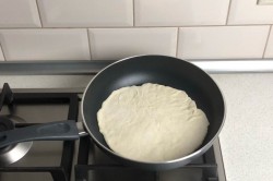 название картинки Лепешки на кефире на сковороде