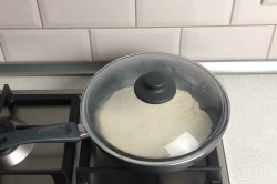 название картинки Лепешки на кефире на сковороде