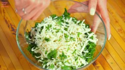 название картинки Лепешки на кефире с сулугуни и зеленым луком на сковороде