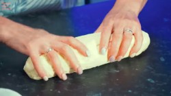 название картинки Лепешки на кефире с сулугуни и зеленым луком на сковороде