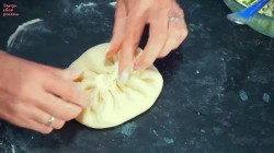 название картинки Лепешки на кефире с сулугуни и зеленым луком на сковороде