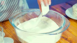 название картинки Лепешки на кефире с сулугуни и зеленым луком на сковороде