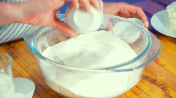 название картинки Лепешки на кефире с сулугуни и зеленым луком на сковороде