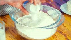 название картинки Лепешки на кефире с сулугуни и зеленым луком на сковороде