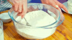 название картинки Лепешки на кефире с сулугуни и зеленым луком на сковороде