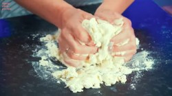 название картинки Лепешки на кефире с сулугуни и зеленым луком на сковороде