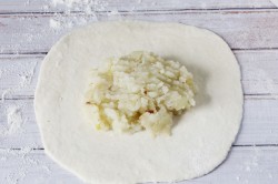 название картинки Лепешки с картошкой на сковороде