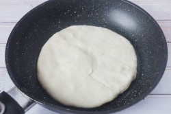 название картинки Лепешки с картошкой на сковороде