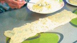 Лепёшки с начинкой из твердого сыра на сковороде