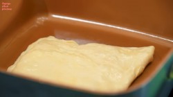 Лепёшки с начинкой из твердого сыра на сковороде