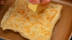 Лепёшки с начинкой из твердого сыра на сковороде