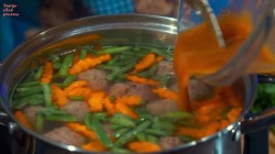 Летний фасолевый суп с фрикадельками из свиного фарша