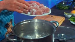 Летний фасолевый суп с фрикадельками из свиного фарша