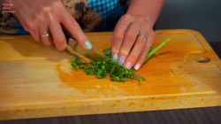 название картинки Летний овощной салат с консервированной кукурузой