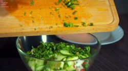 название картинки Летний овощной салат с консервированной кукурузой