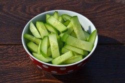 Летний овощной салат с кукурузой